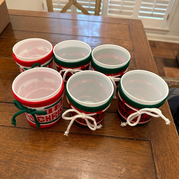 6 Merry Christmas Cups with Crocheted Covers - Picture 4 of 9